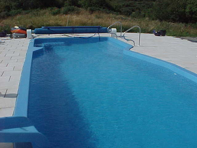 Outdoor one piece Certikin composite pool